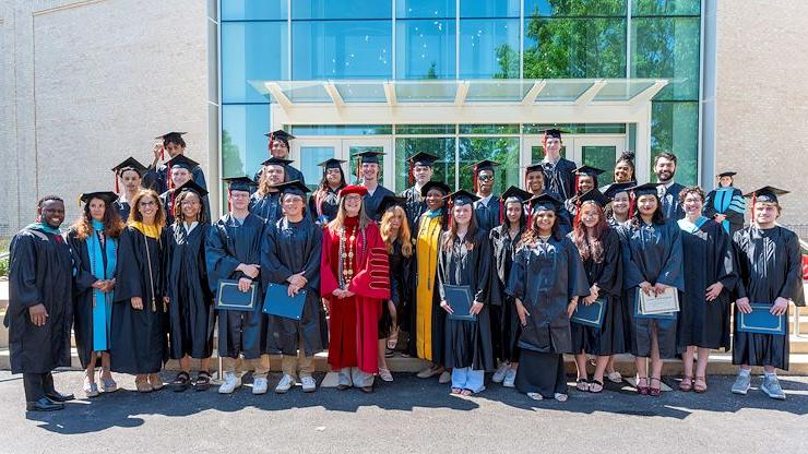 Twenty-three students proudly received their high school diplomas on May 22 after completing the 通往大学的大门 蒙哥马利县社区学院的项目. Linda Johnson摄